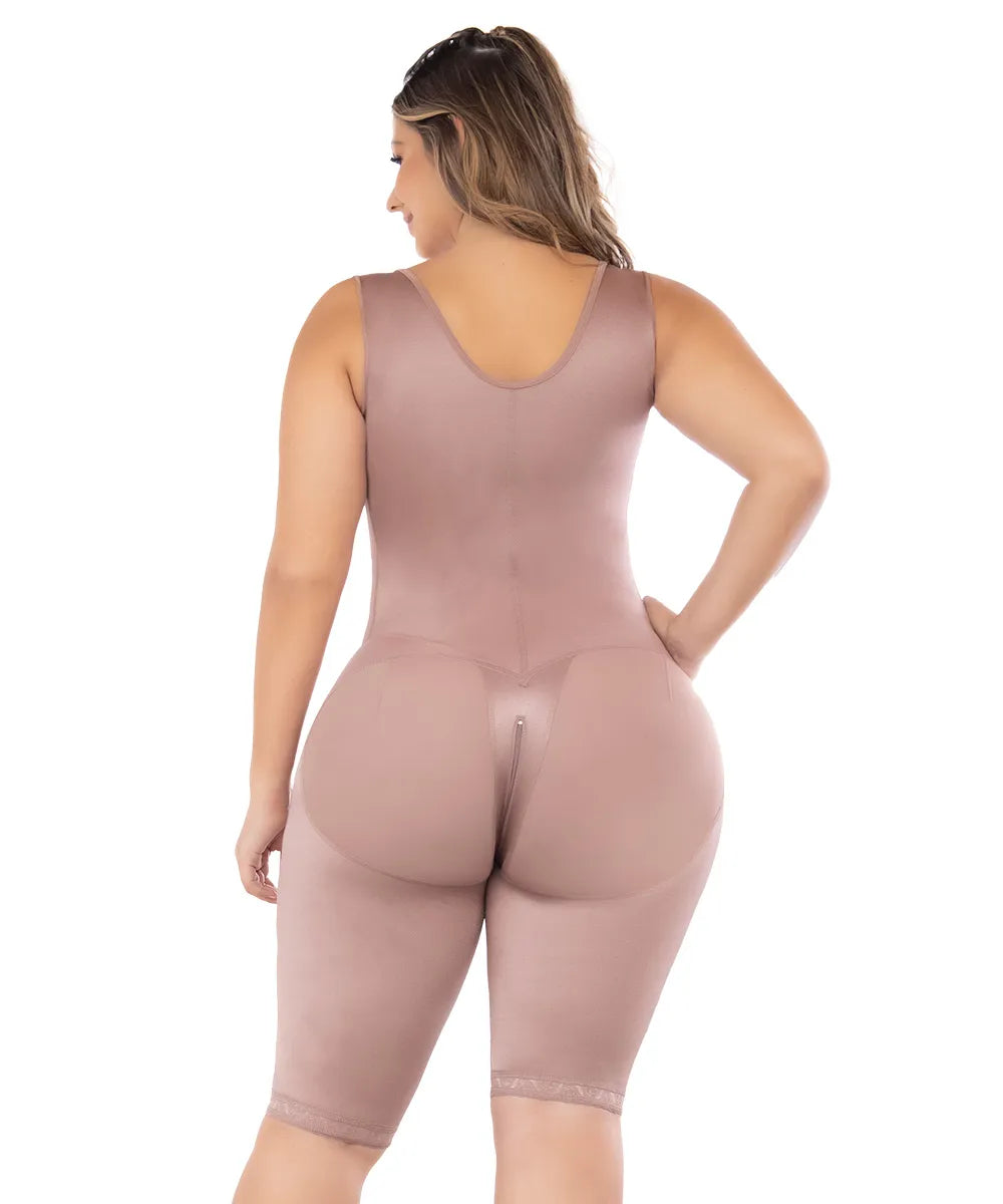 Post-surgical compression garment for first use with medium control and 360 fit shaping effect
