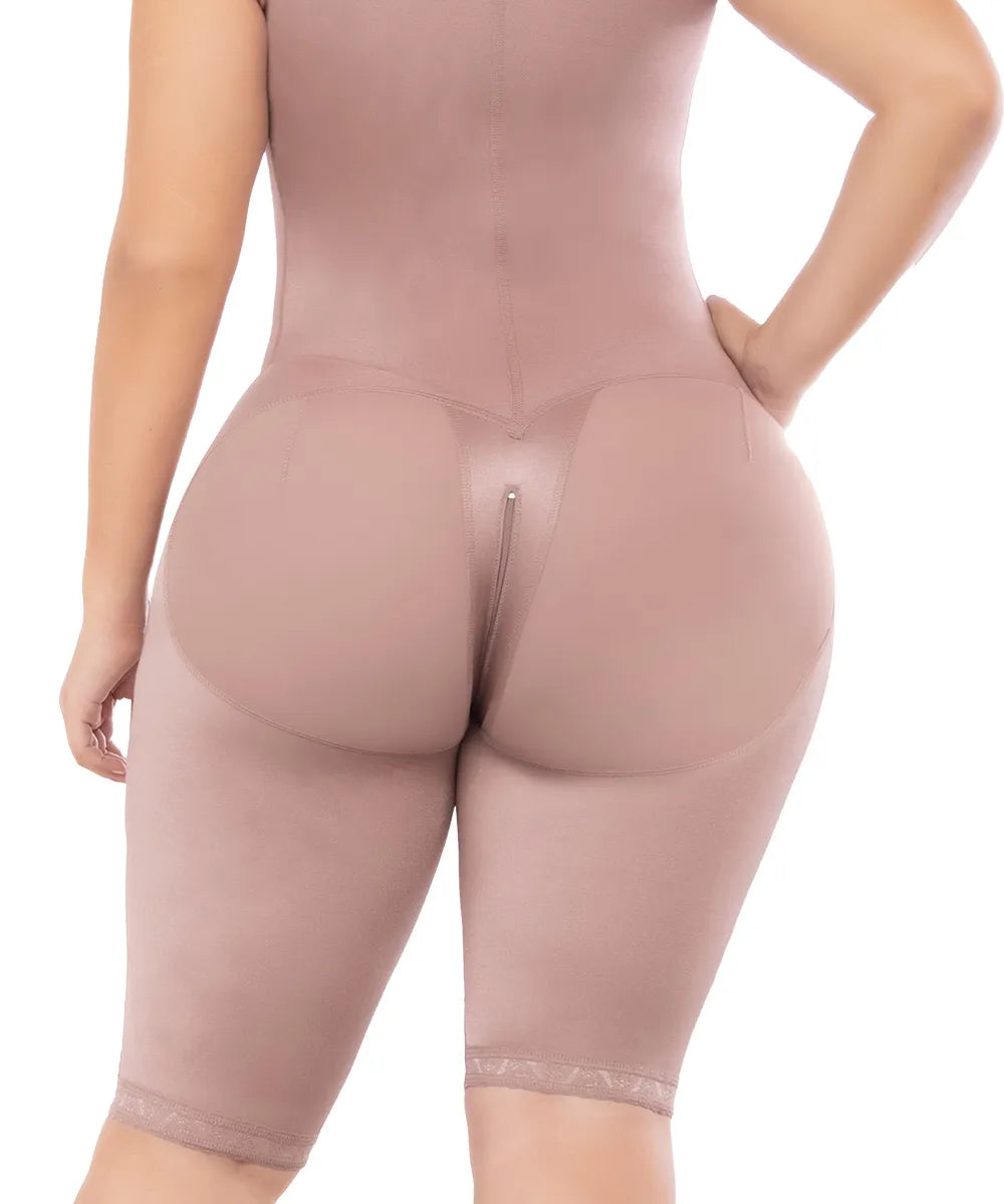 Post-surgical compression garment for first use with medium control and 360 fit shaping effect