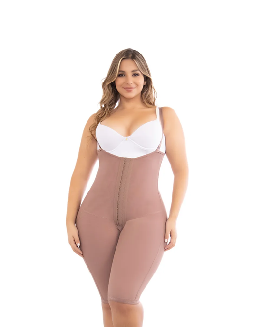 Faja moldeadora a la rodilla con realce de glúteos y control abdominal ajustable