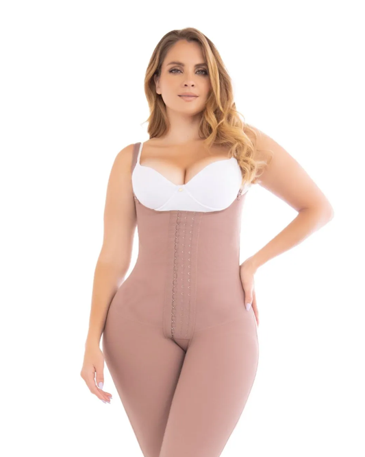 Faja postquirúrgica alta compresión a la rodilla con busto libre y realce de glúteos